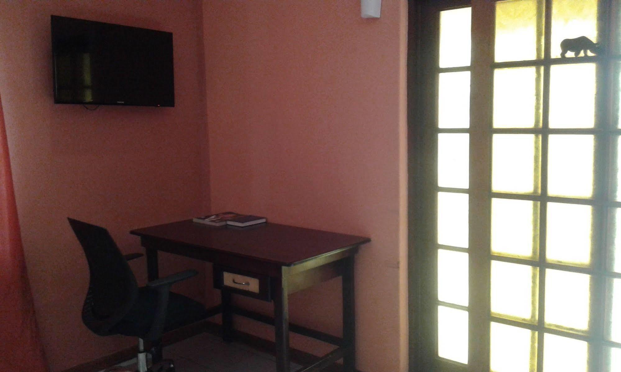 Larissa Hotel Maun Extérieur photo