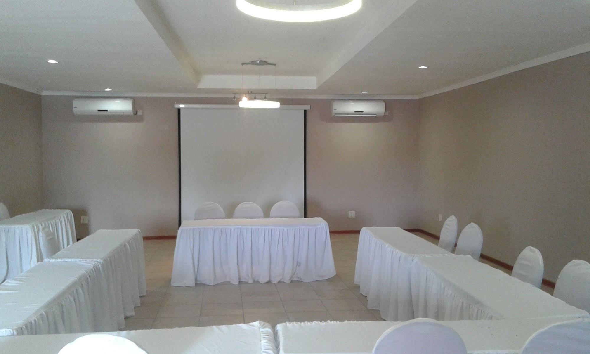 Larissa Hotel Maun Extérieur photo